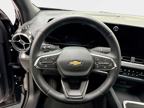 Used 2026 Chevrolet Equinox LT AWD/4WD image 11