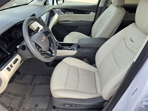 Used 2024 Cadillac XT6 Premium Luxury w/ Technology Package image 25