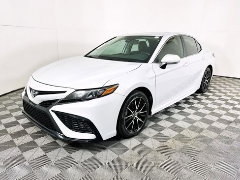 Used 2024 Toyota Camry SE w/ Convenience Package image 7