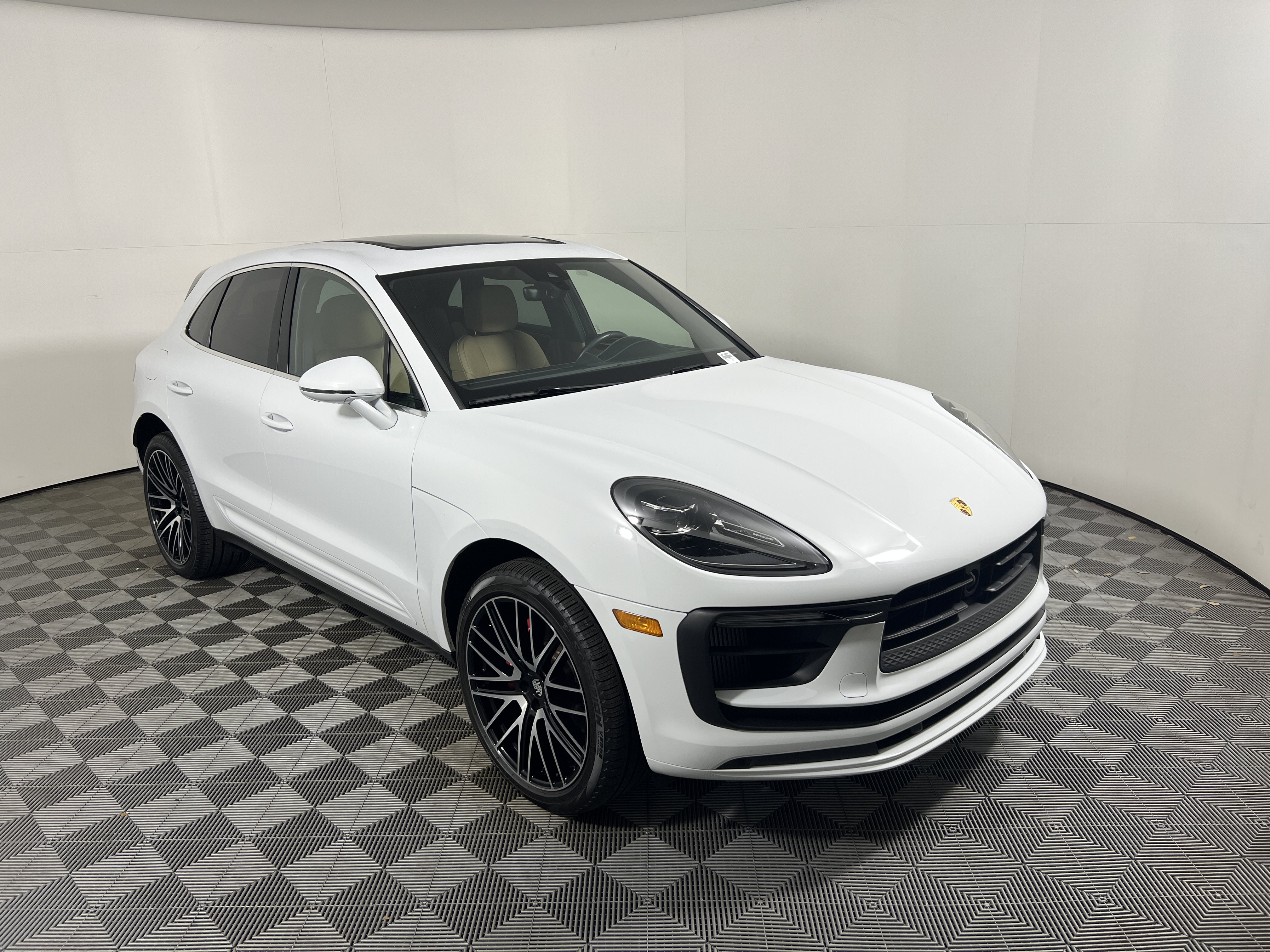 Certified 2026 Porsche Macan S AWD/4WD image 9