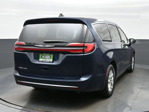 Used 2024 Chrysler Pacifica Touring FWD image 7