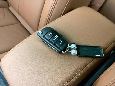 Certified 2025 Audi Q3 2.0T Premium Plus image 11