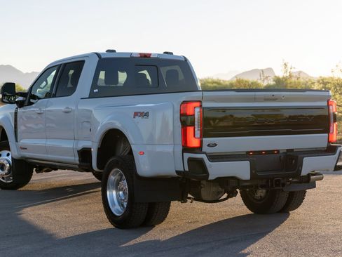 Used 2025 Ford F450 Platinum w/ FX4 Off-Road Package AWD/4WD image 13
