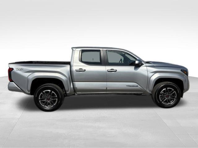 Used 2025 Toyota Tacoma TRD Sport AWD/4WD image 9