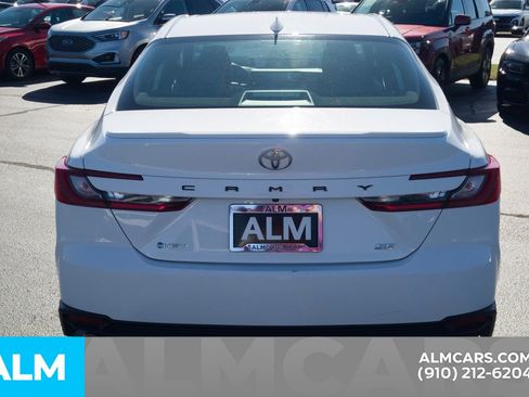 Used 2025 Toyota Camry SE image 7