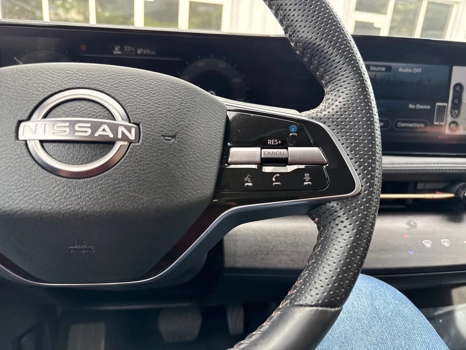 Used 2024 Nissan Ariya FWD image 17