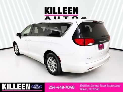 Used 2023 Chrysler Voyager LX FWD image 6