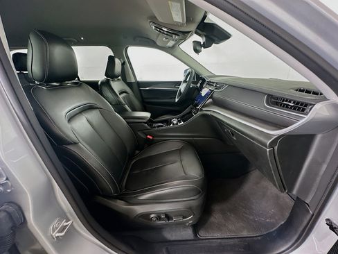 Used 2023 Jeep Grand Cherokee Limited image 31