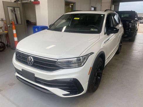 Used 2023 Volkswagen Tiguan SE R-Line FWD image 2