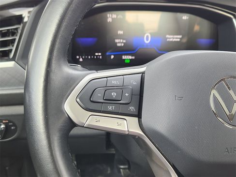 Used 2024 Volkswagen Jetta SE image 9