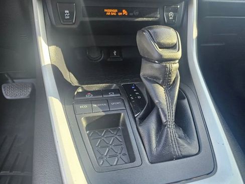 Used 2021 Toyota RAV4 XLE w/ Convenience Package FWD image 23