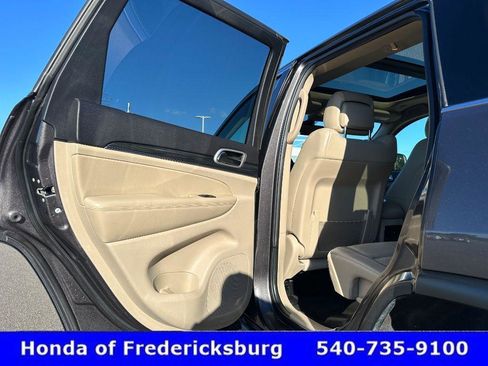 Used 2020 Jeep Grand Cherokee Limited w/ Luxury Group II image 32