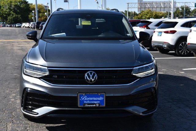 Certified 2023 Volkswagen Tiguan SE R-Line AWD/4WD image 4