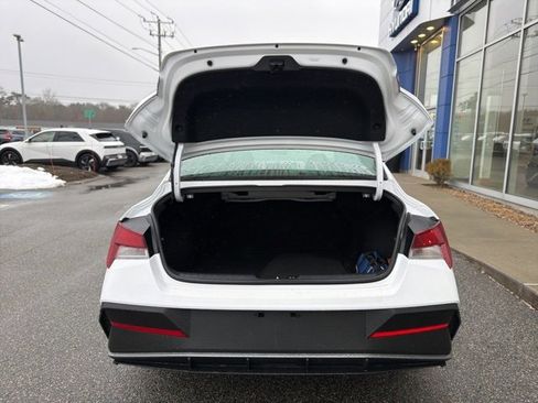 Used 2025 Hyundai Elantra Sport image 29