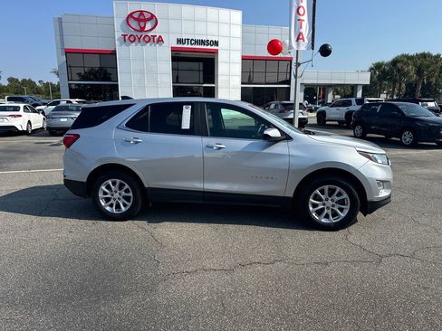 Used 2021 Chevrolet Equinox LT image 2