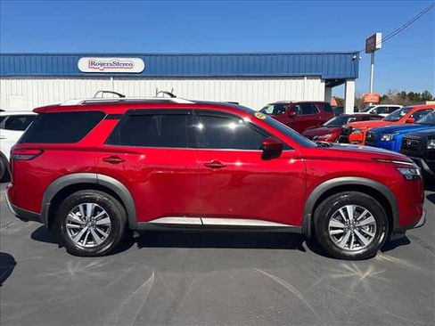 Used 2024 Nissan Pathfinder SL w/ Lighting Package (N92) image 2