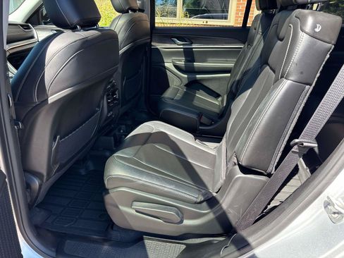 Used 2023 Jeep Grand Cherokee L Limited AWD/4WD image 7