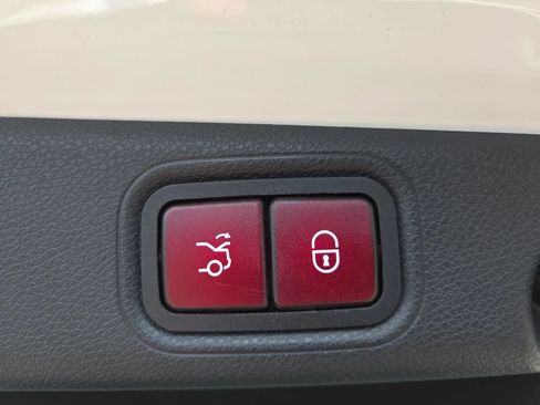 Used 2018 Mercedes-Benz E 300 image 28