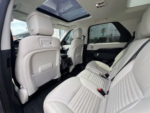 Used 2024 Land Rover Discovery S image 12