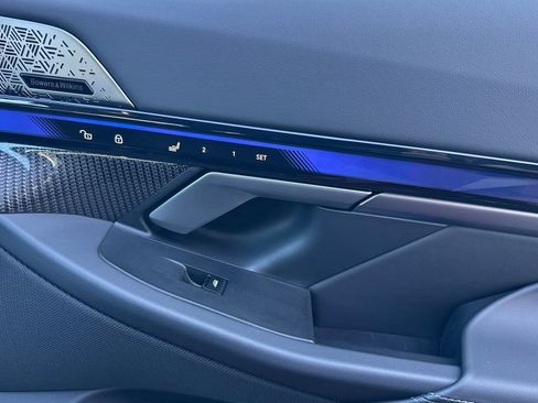 Used 2025 BMW M5 w/ Carbon Package image 18