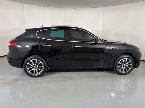 Used 2017 Maserati Levante w/ Luxury Package image 9