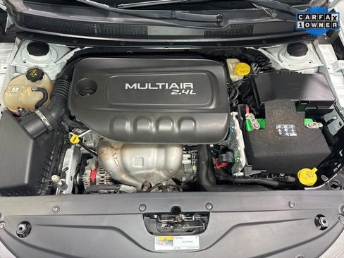 Used 2016 Chrysler 200 Limited image 3