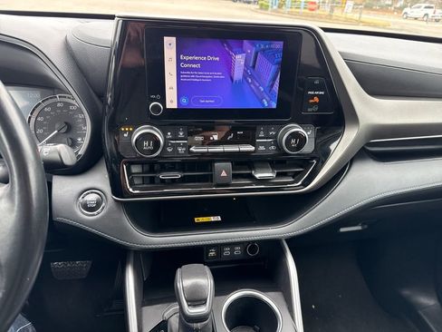 Used 2023 Toyota Highlander XLE image 20