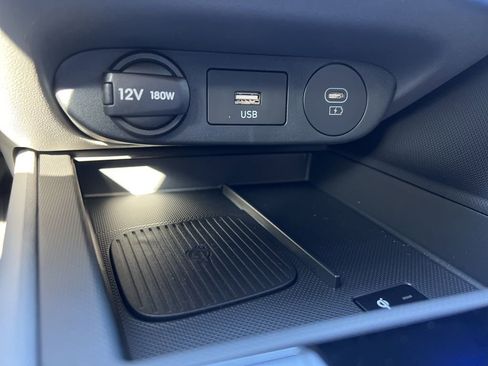 Used 2025 Hyundai Elantra SEL image 20