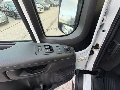 Used 2024 RAM ProMaster 2500 w/ Convenience Group image 11