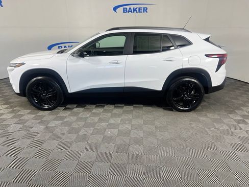Used 2025 Chevrolet Trax ACTIV w/ Driver Confidence Package FWD image 2