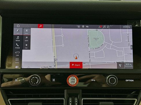 Certified 2025 Porsche Macan image 17