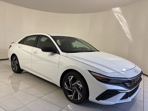New 2025 Hyundai Elantra SEL FWD image 7