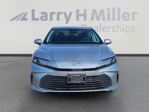 Used 2025 Toyota Camry LE image 8