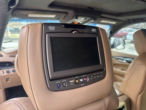 Used 2019 Cadillac Escalade ESV Platinum image 36