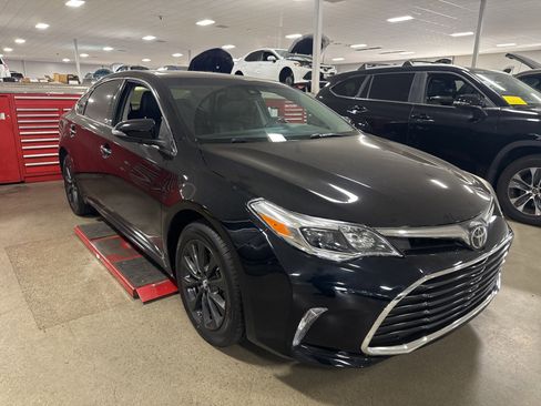 Used 2018 Toyota Avalon XLE Plus image 1