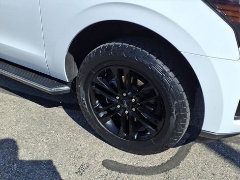 Certified 2023 Ford Expedition Max XLT image 5