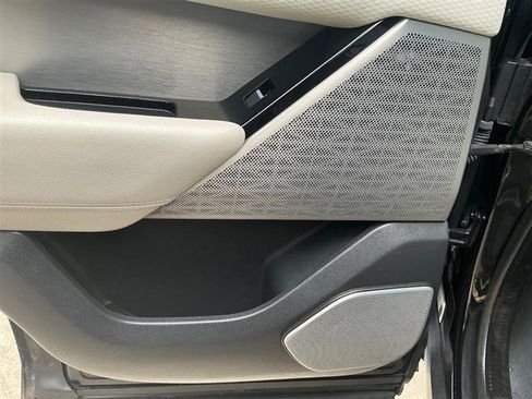 Used 2018 Land Rover Range Rover Velar R-Dynamic SE image 33