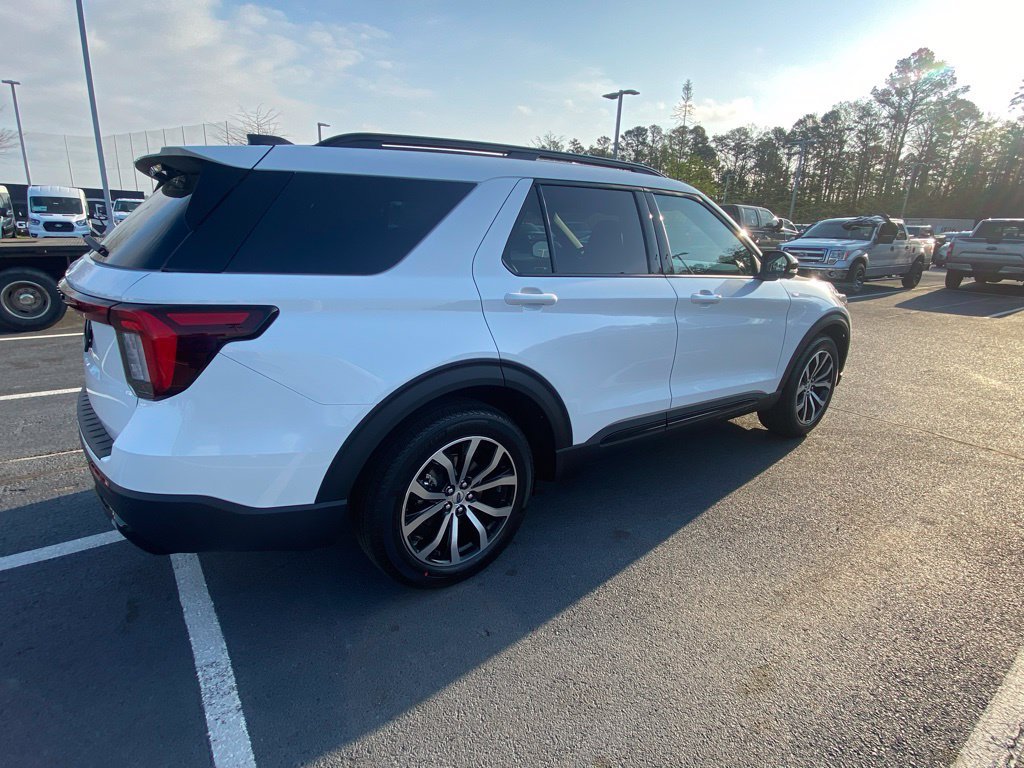 New 2026 Ford Explorer ST-Line RWD image 7
