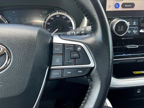 Used 2023 Toyota Highlander XLE AWD/4WD image 21