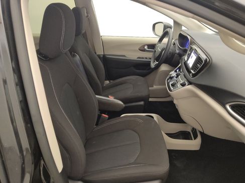 Used 2023 Chrysler Voyager LX FWD image 21