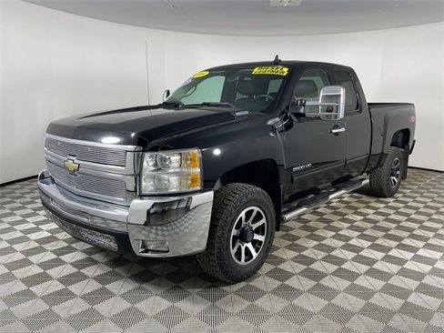 Used 2009 Chevrolet Silverado 2500 LT w/ Exterior Plus Package image 1