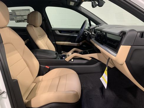 New 2026 Porsche Cayenne image 29