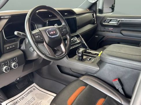 Used 2024 GMC Sierra 1500 AT4 w/ Technology Package AWD/4WD image 9