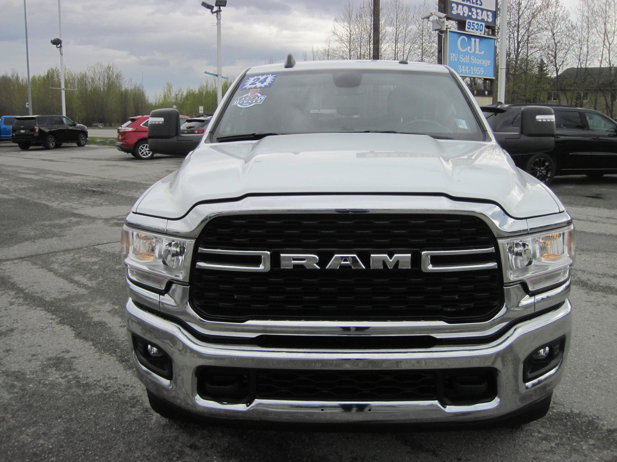 Used 2024 RAM 3500 Big Horn AWD/4WD image 2