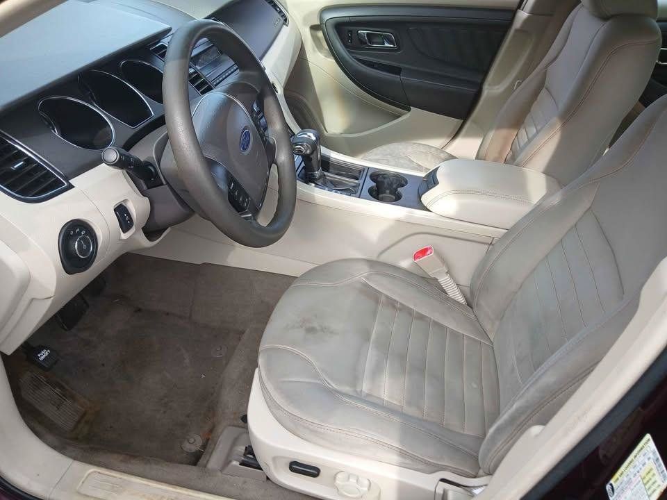 Used 2011 Ford Taurus SE FWD image 15