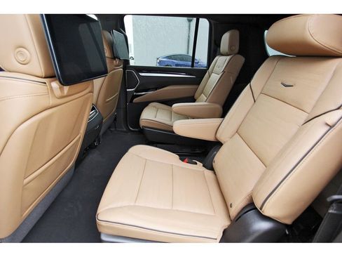 New 2026 Cadillac Escalade ESV Luxury image 7