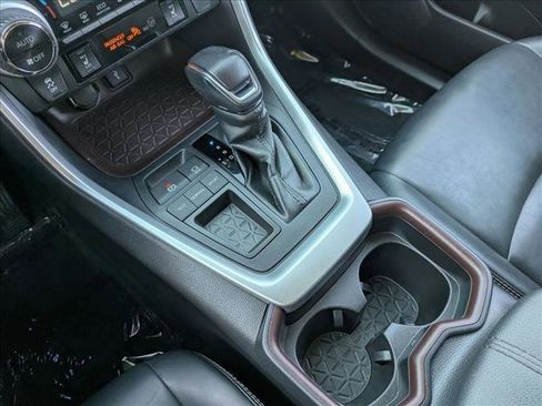 Used 2020 Toyota RAV4 Limited image 12