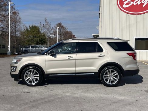 Used 2017 Ford Explorer XLT w/ Equipment Group 202A image 2