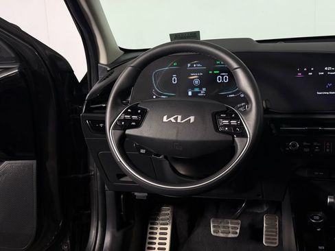 Used 2024 Kia Niro EX Touring image 15