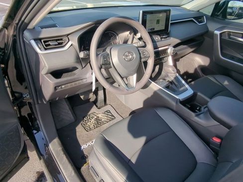 Used 2025 Toyota RAV4 XLE Premium image 9